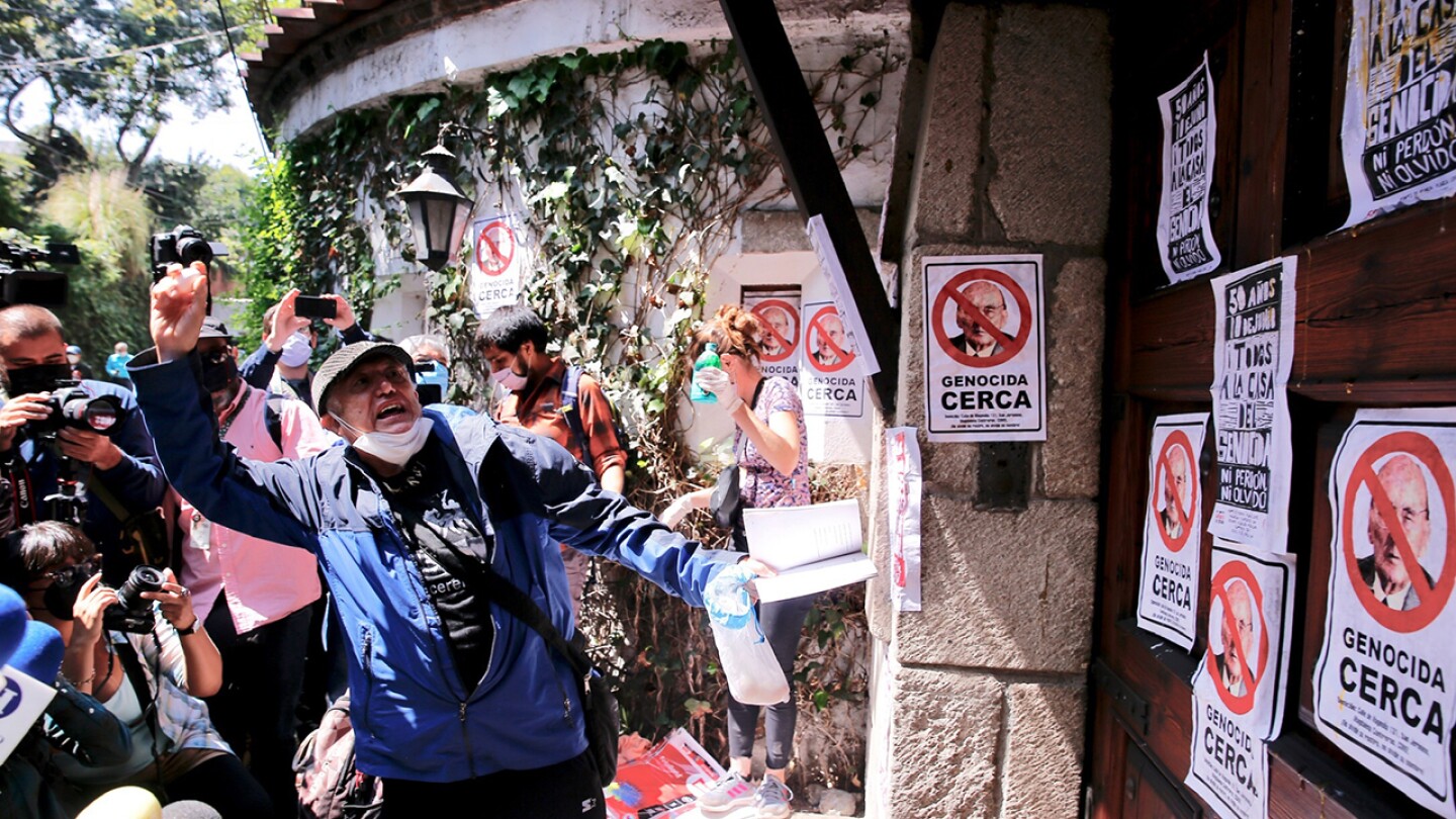 foto-protesta-casa-de-luis-echeverria