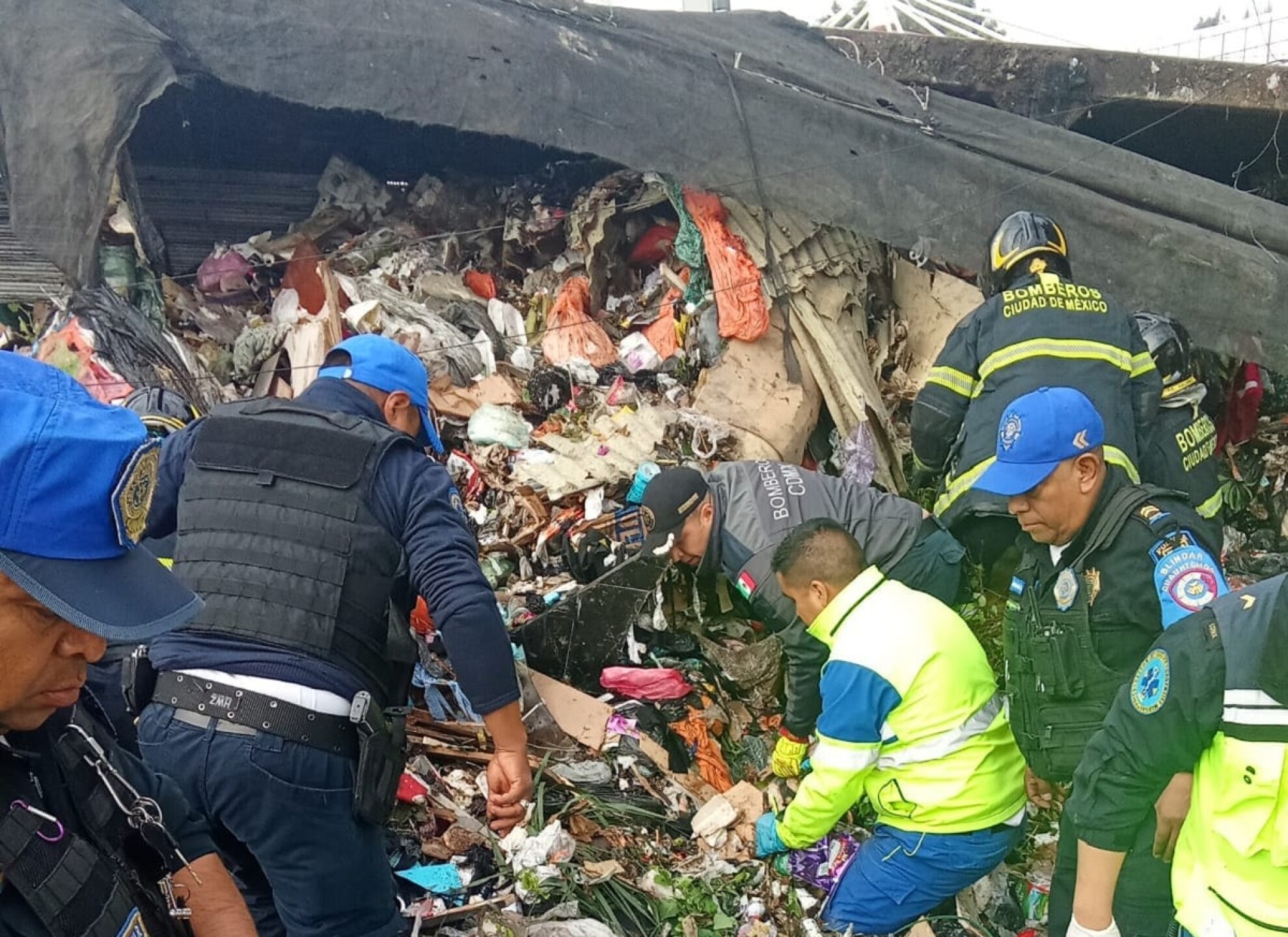 Volcadura de trailer en CDMX2.jpg