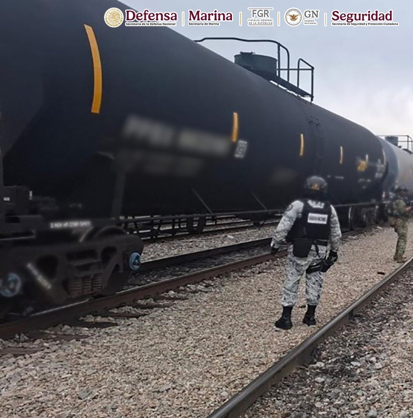 Carrotanques con huachicol1.jpg