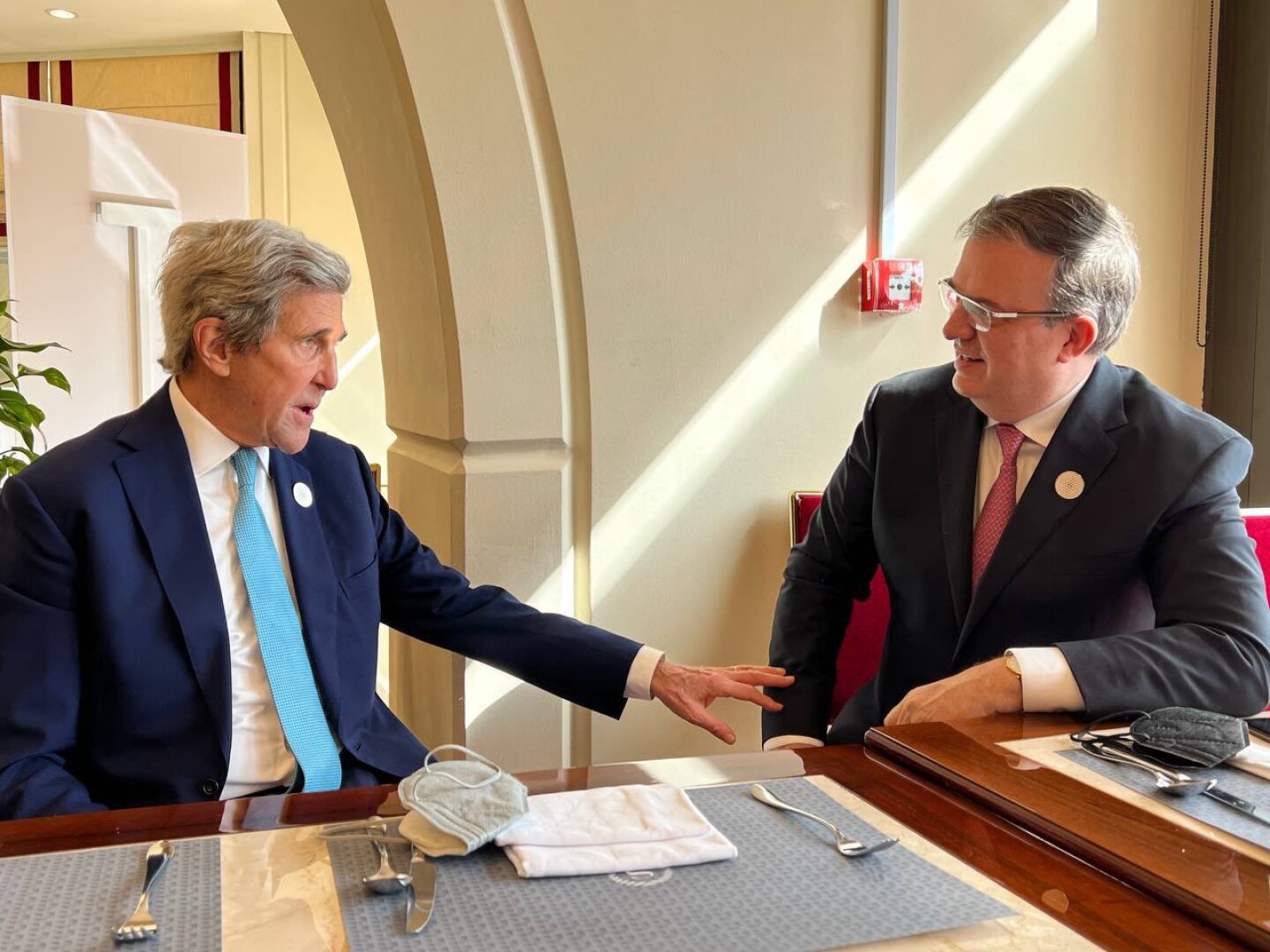 kerry y ebrard