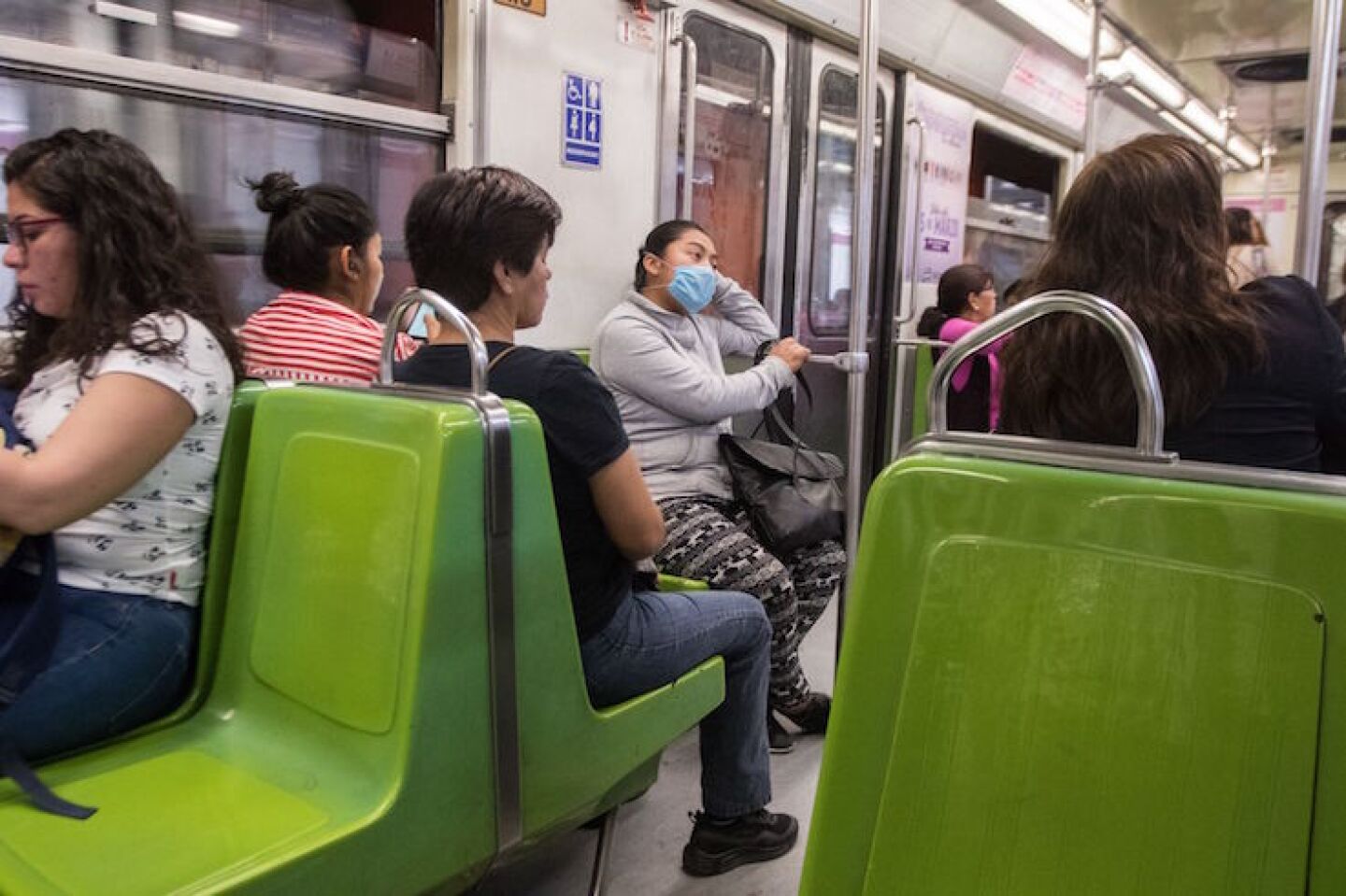 Mujeres en el metro