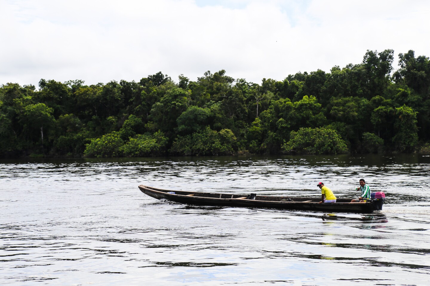 Comunidades-indigenas-navegan-el-Rio-Inirida-Guainia-Yulieth-Mora