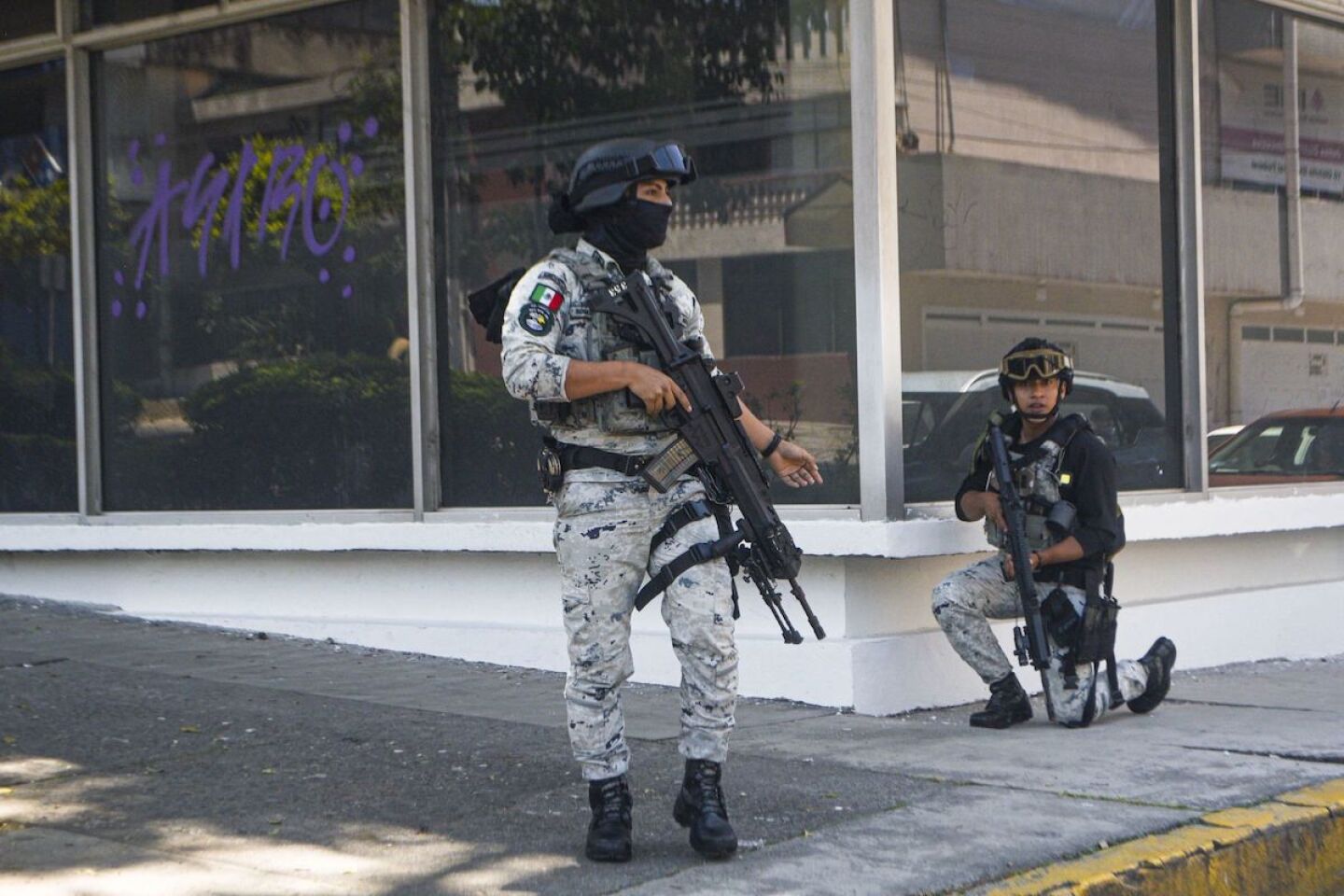 Encapuchados Atacan Oficinas INE