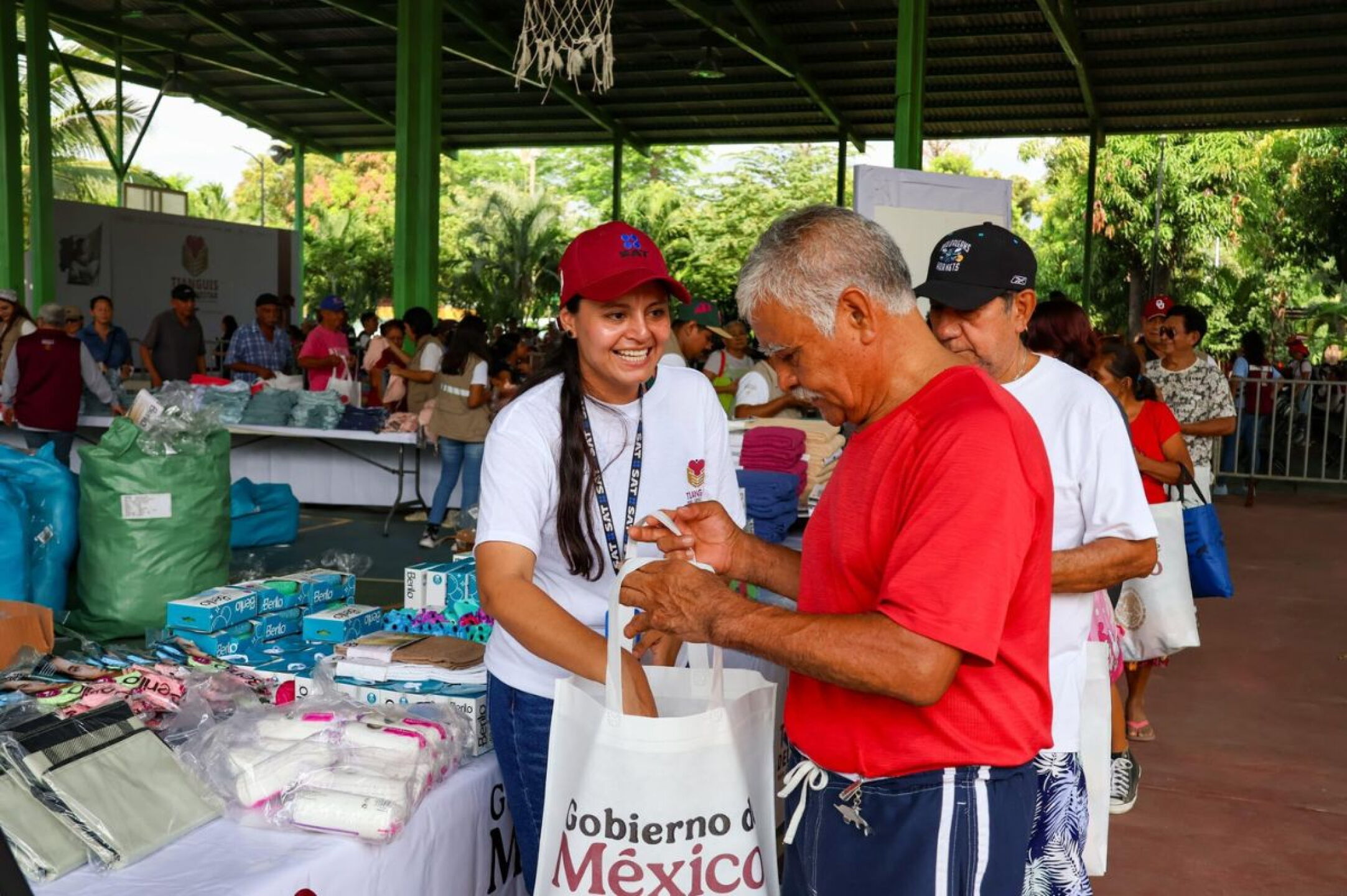 tianguis-del-bienestar-regresa-a-acapulco-con-mas-de-475-mil-articulos-para-familias-vulnerables