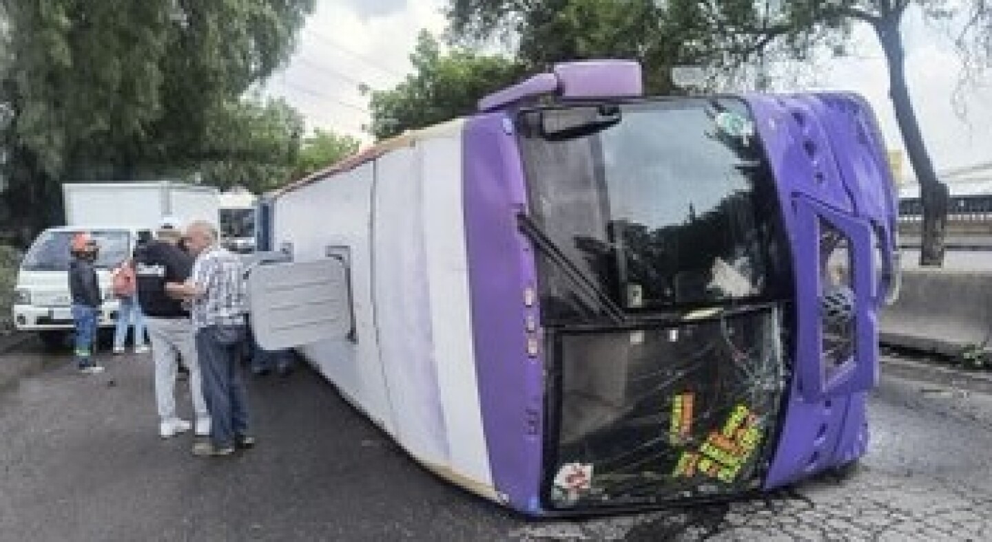 México-Querétaro volcadura