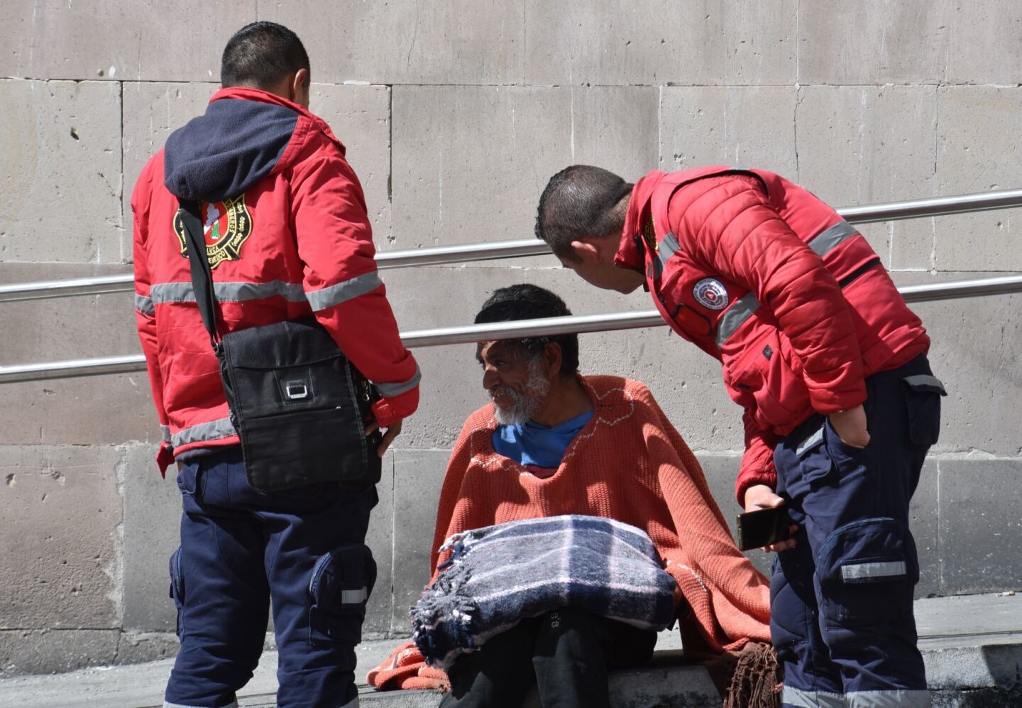 ¿Tienes ropa o cobijas para donar? Súmate a la campaña 'Te abrigo' de la UNAM