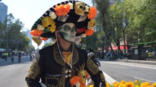 catrinas procesion.jpg