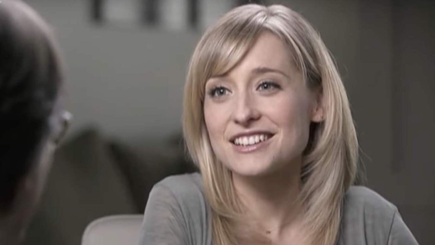 allison mack sale de prision