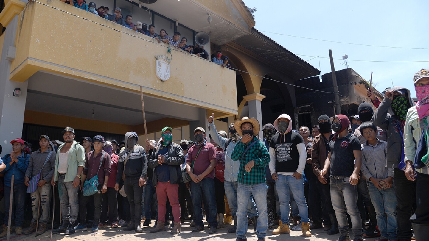 Pobladores toman edificio de gobierno de municipio en sureste de México