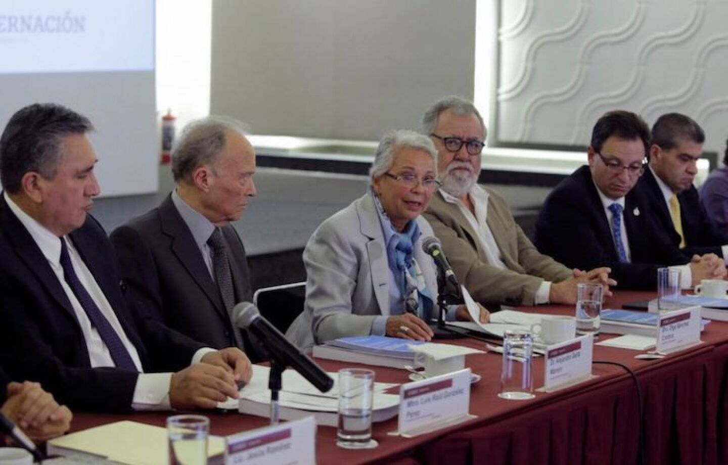 CIUDAD DE MÉXICO, 29JULIO2019.- Luis Raúl González Pérez, presidente de la Comisión Nacional de los Derechos Humanos; Alejandro Gertz Manero, Fiscal General de la República; Olga Sánchez Cordero, tiutlar de la Secretaria de Gobernación; Alejandro Encinas, subsecretario de Derechos Humanos federal y Jesús Peña Palacios, representante Adjunto de la Oficina en México del Alto Comisionado de las Naciones Unidas para los Derechos Humanos, durante una reunión en la que recibieron las recomendaciones de la Oficina en México del Alto Comisionado de las Naciones Unidas para los Derechos Humanos, con el objetivo de que el Estado mexicano mejore el Mecanismo de Protección para Personas Defensoras de Derechos Humanos y Periodistas.  FOTO: SEGOB /CUARTOSCURO.COM