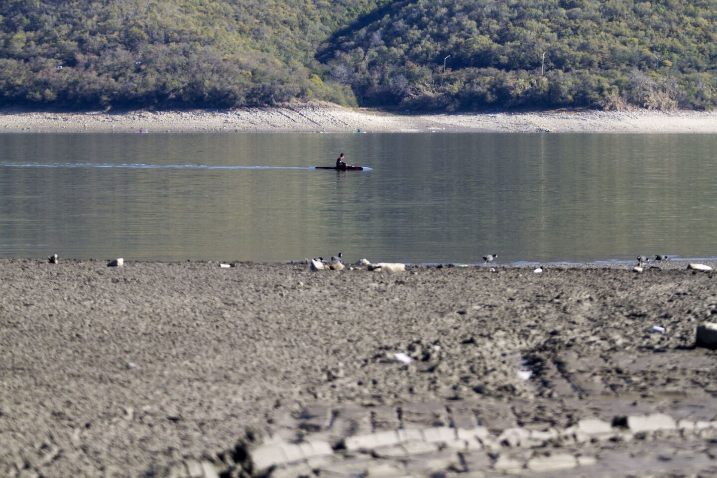La Presa de la Boca ubicada en Santiago, Nuevo León se encuentra con un 20% de su capacidad, según informes oficiales, que aunado a la falta de lluvias en el estado se pronostica alcance niveles más bajos. La presa de la Boca se construyó en la década de 1960. Actualmente se emitió una declaratoria de emergencia por sequía en la entidad.