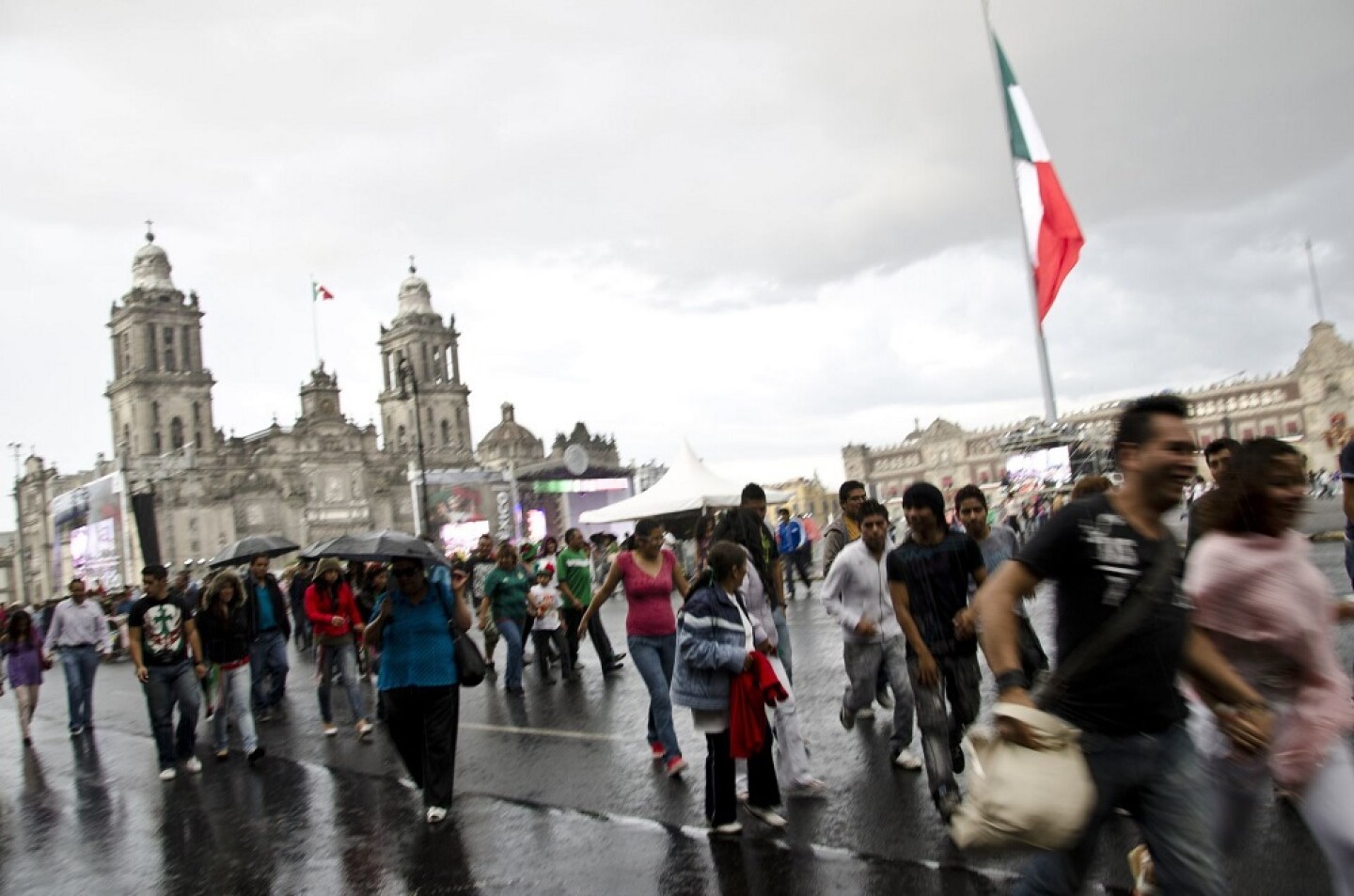 Lluvia Zocalo-1.jpg