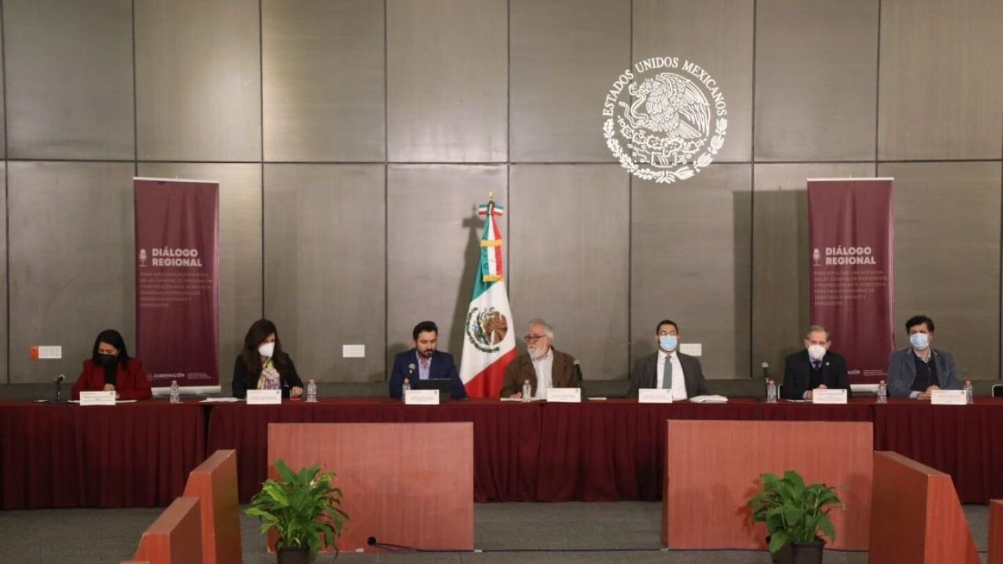Funcionarios públicos presentan el proyecto de una nueva ley de protección de periodistas y activistas