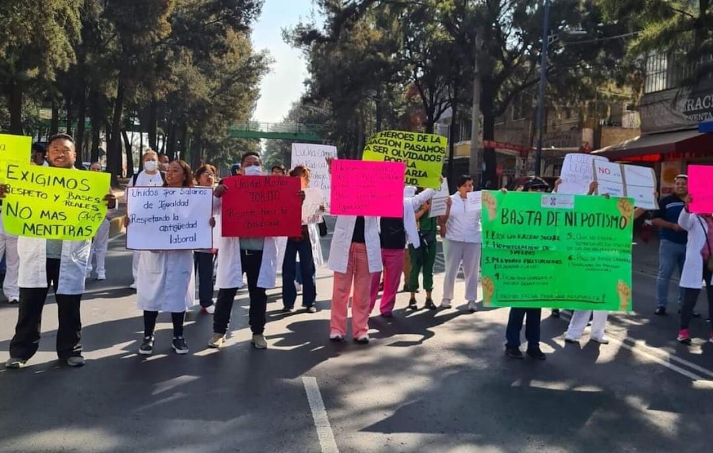 bloqueo-en-periferico-oriente-protesta-personal-medico-en-iztapalapa