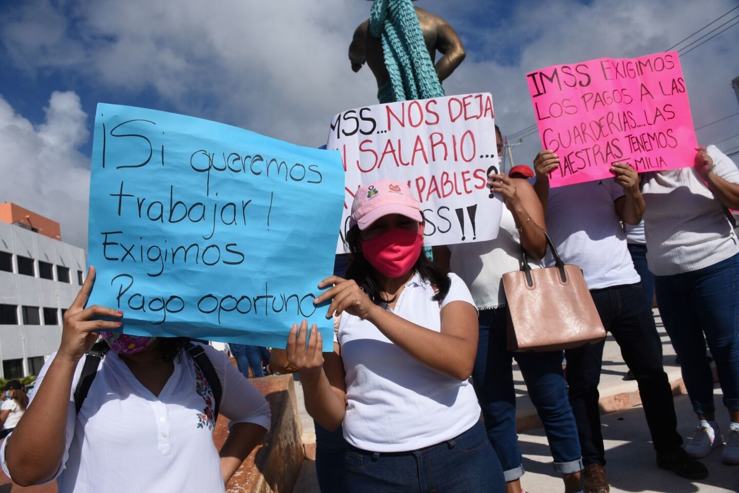 Trabajadores de guarderías en Campeche protestan exigiendo la reapertura de sus espacios de trabajo, así como también el pago oportuno de los meses atrasados.