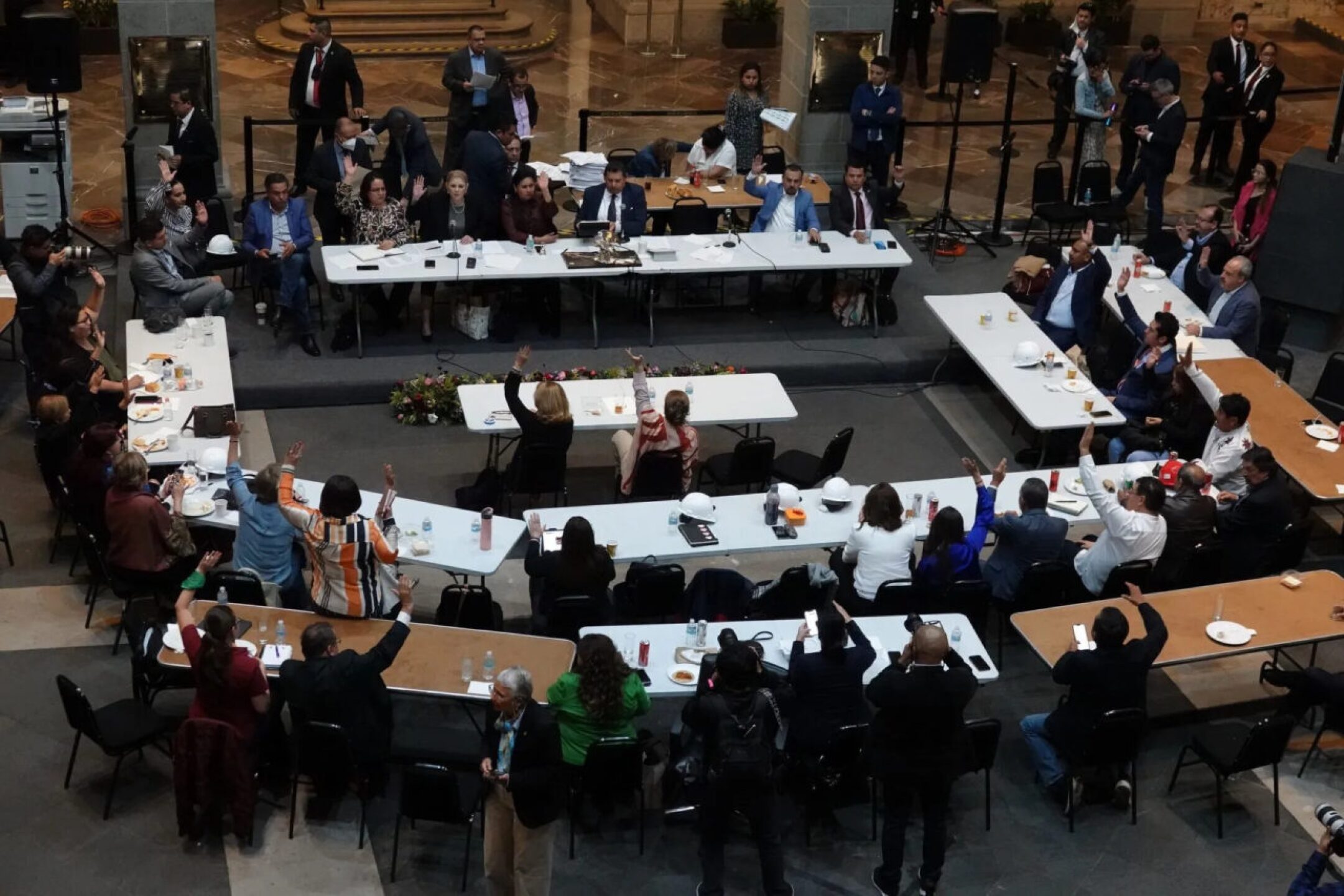 senado-morena-aprueba-reformas-sede-alterna-fast-track-ley-ciencia-insabi-4-1280x853