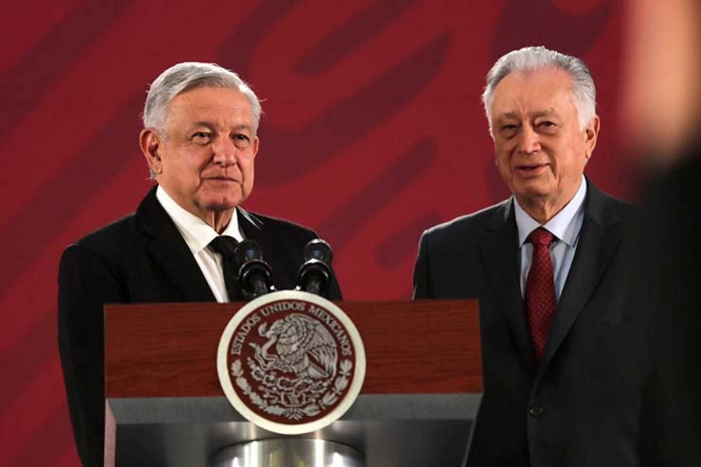 CIUDAD DE MÉXICO, 11SEPTIEMBRE2019.- Andrés Manuel López Obrador, Presidente de México en conferencia de prensa en el Salón Tesorería de Palacio Nacional. Acompañan al mandatario: Director de la CFE, Manuel Barlett.FOTO: PRESIDENCIA /CUARTOSCURO.C