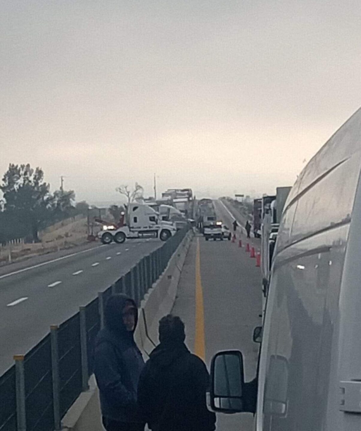 accidente-macrolibramiento-queretaro-carambola-en-palmillas-apaseo-1-1071x1280