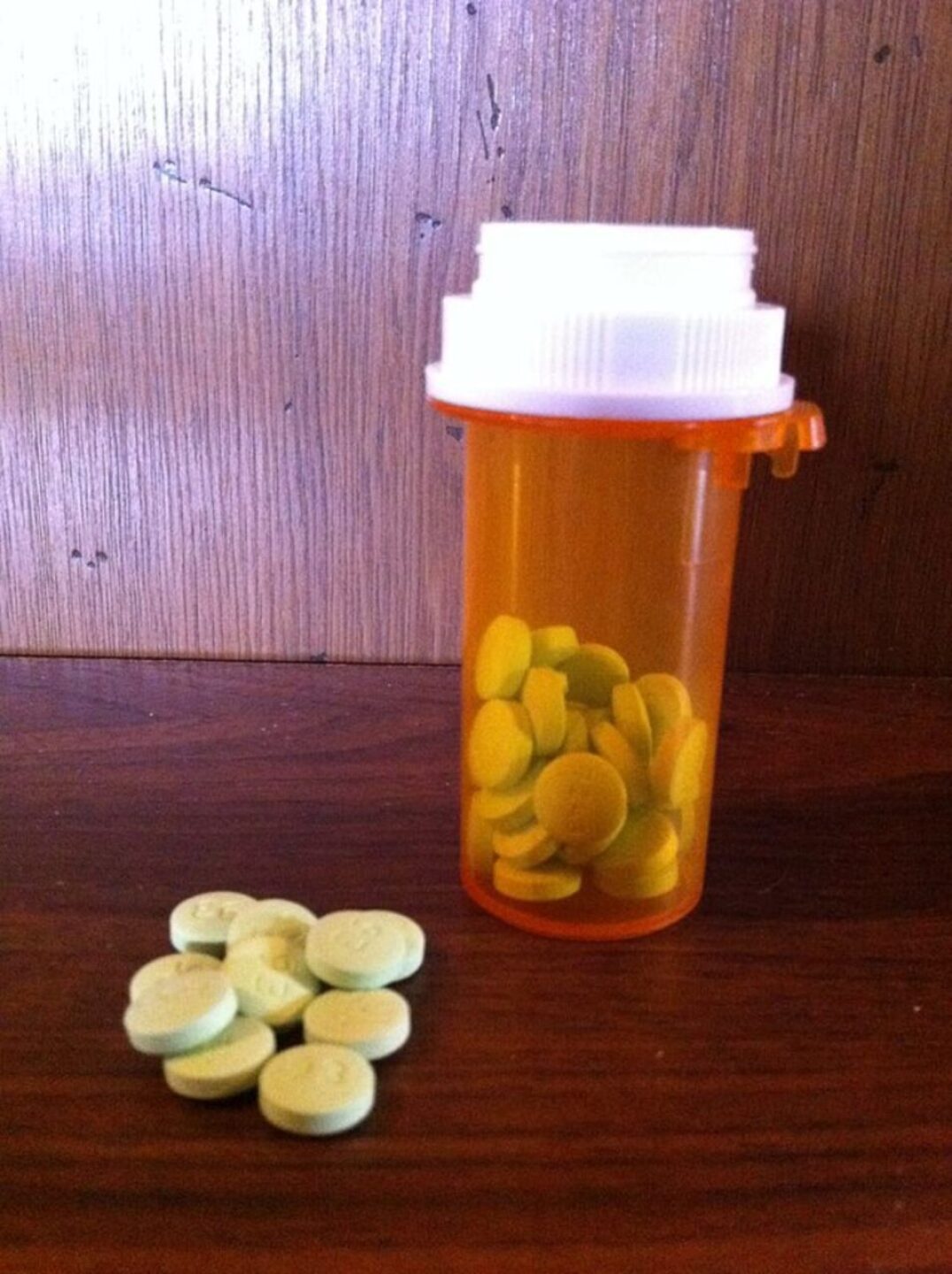 Clonazepam-Pills-bote-956x1280
