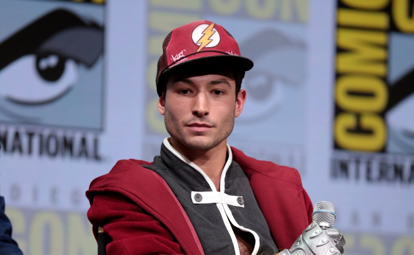 ezra_miller_robo_inocente_the_flash