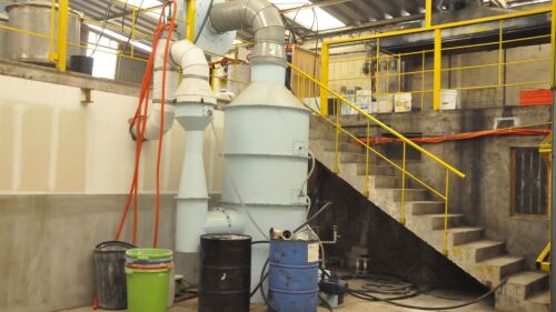 GUADALAJARA, JALISCO., 28MAYO2014.- Esta tarde elementos de la Fuerza Única del Estado de Jalisco, aseguraron un laboratorio en donde según autoridades se fabricaba droga sintética, el mismo es un bodegón que se ubica en la calle Sierra Grande entre Justicia y Prudencia, en la colonia la Federacha. FOTO: CUARTOSCURO.COM