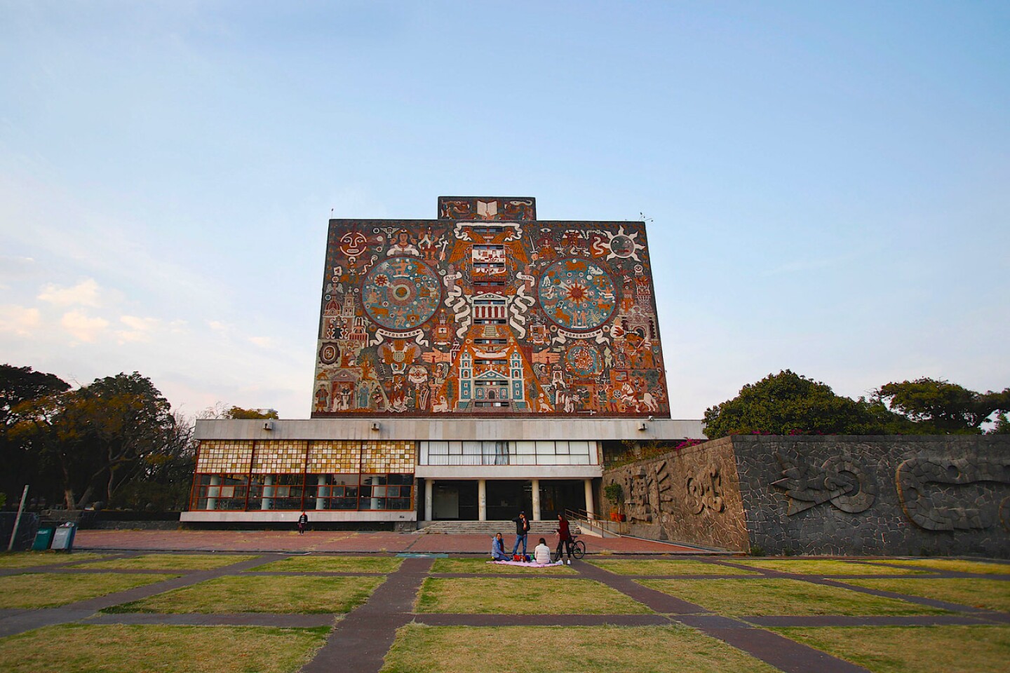 UNAM-universidad-nacional-autonoma-de-mexico-04