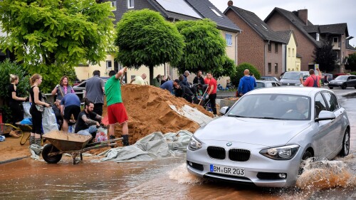 Las inundaciones alemanas suman 135 muertos y plasman el combate clim·tico