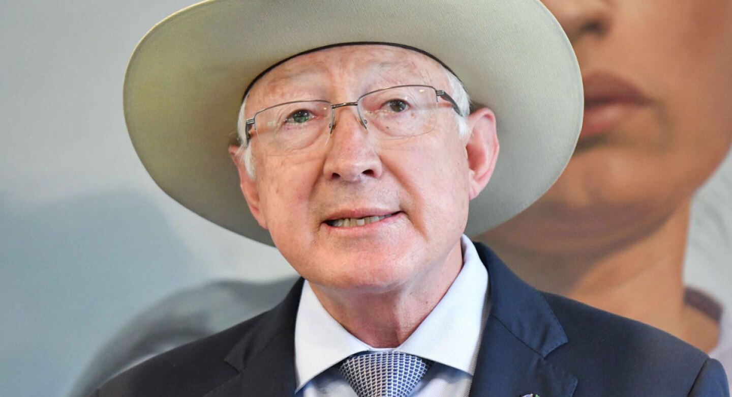 Foto-del-embajador-Ken-Salazar.jpg