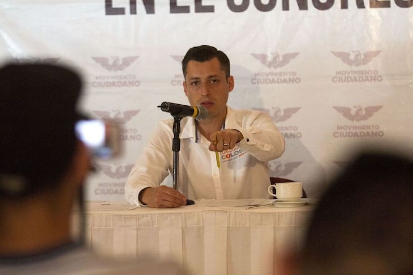 MONTERREY, NUEVO LEÓN, 04JUNIO2018.- El Candidato a Diputado Local en Nuevo León por Movimiento Ciudadano Luis Donaldo Colosio Riojas, ofreció una rueda de prensa en la cual destacó que de salir triunfador en las elecciones suspenderá el servicio de gastos médicos a servidores públicos, los cuales de ser necesario tendrán que atenderse en el ISSSTE.FOTO: GABRIELA PÉREZ MONTIEL /CUARTOSCURO.COM