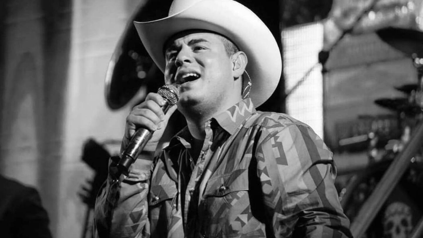 quien es alfredo olivas