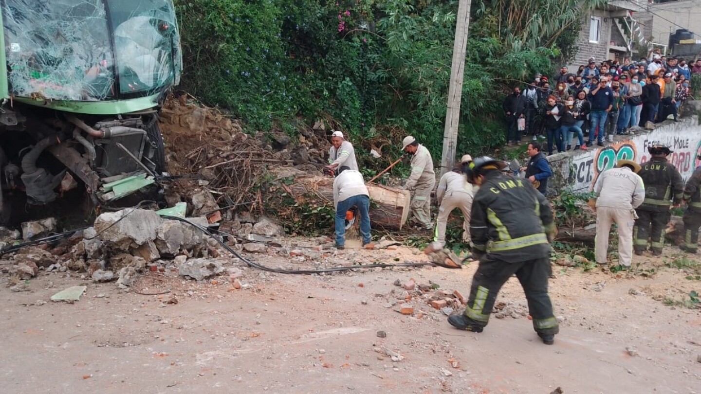 accidente-mexico-cuernavaca-choque-de-camion-deja-heridos