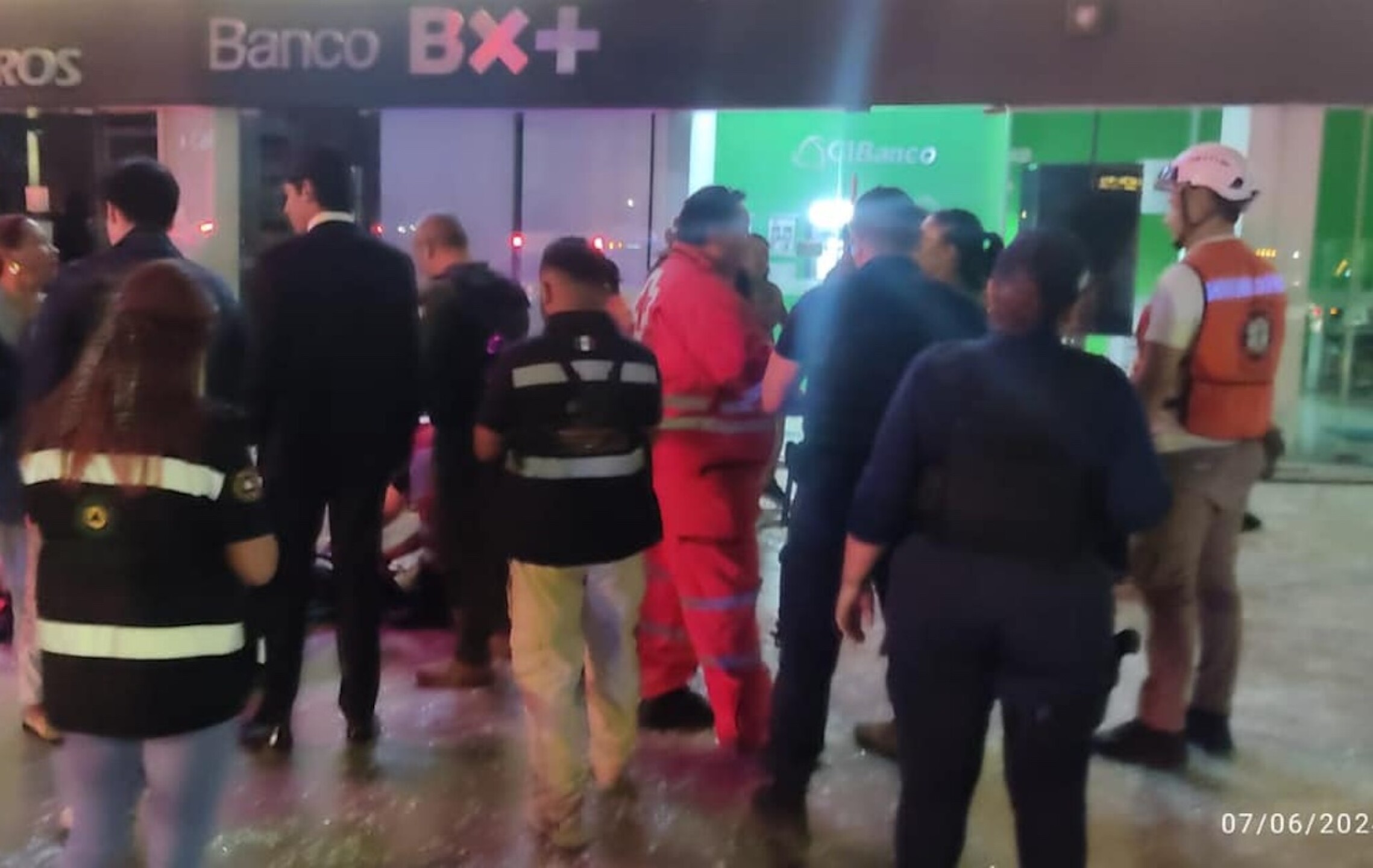accidente-bar-rich-slp-dos-muertos-y-15-heridos-en-plaza-altus-1
