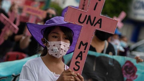 Madres de víctimas de feminicidio, familiares de Diana y colectivas feministas del Estado de México, realizaron una protesta pacifica por el cumplimiento de 4 años de feminicidio de la joven.
