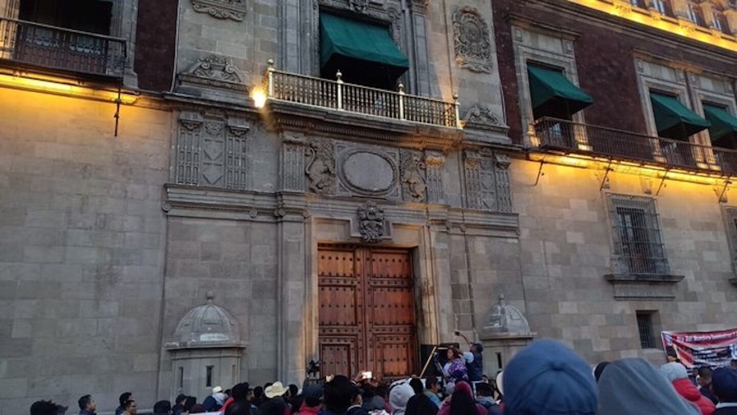 amlo-palacio-nacional-cnte