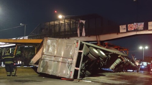 accidente-en-circuito-interior-hoy-trailer-choca-entre-el-metro-oceania-y-aragon