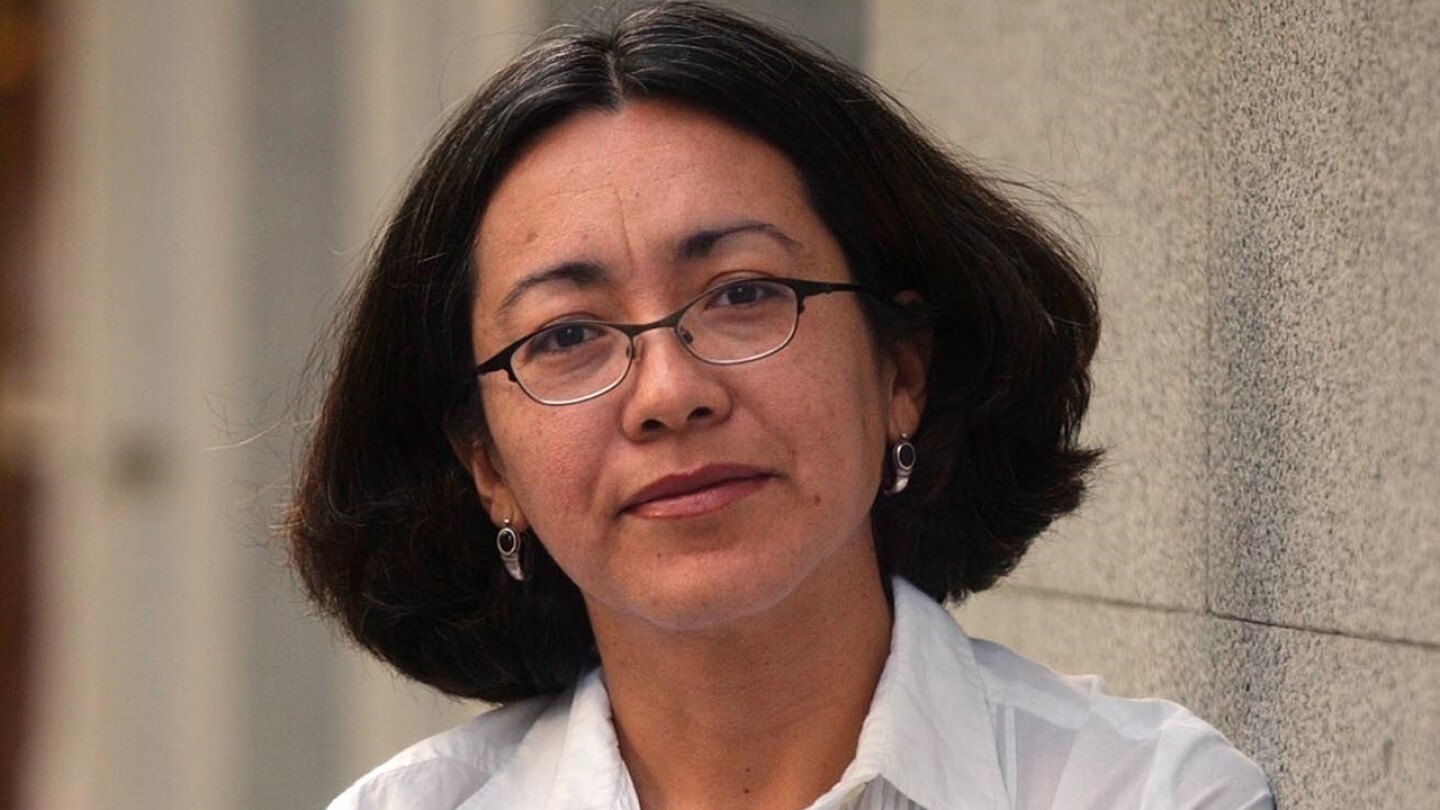 La escritora mexicana Cristina Rivera Garza recibe el premio José Donoso 2021