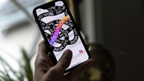 Threads consigue en su primera semana un récord histórico de descargas y enfurece a Twitter