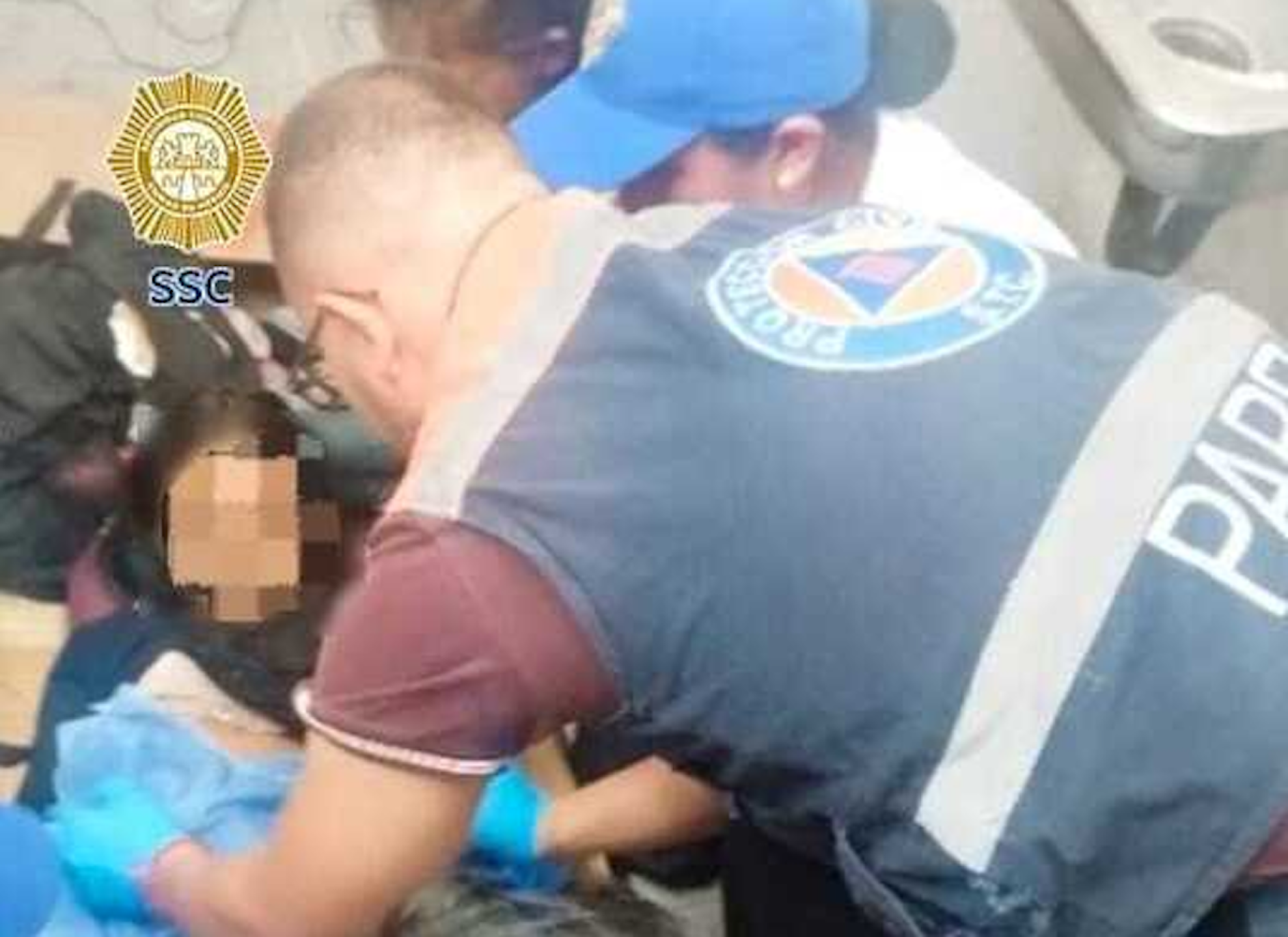 Menor da a luz en el Metro