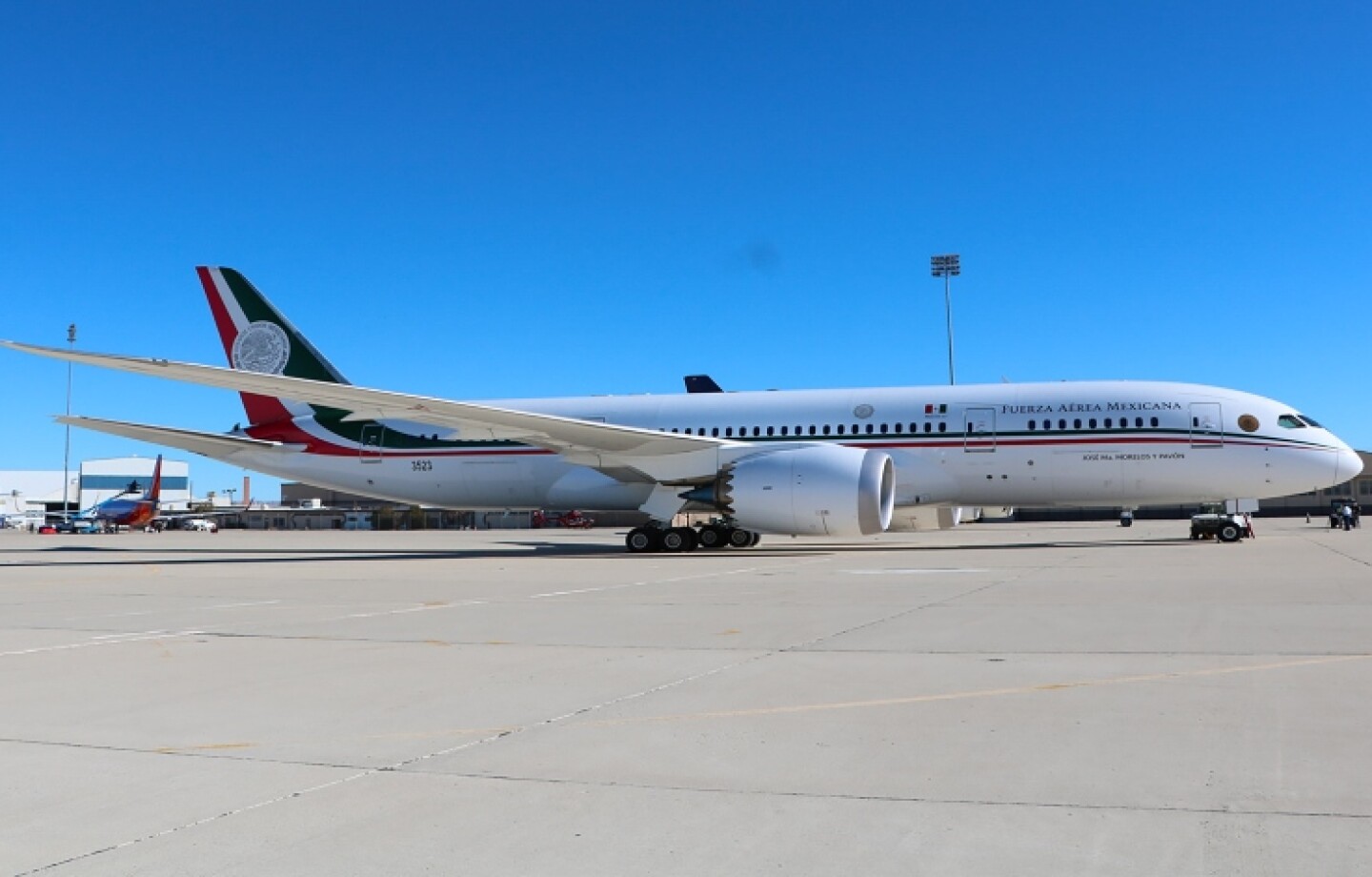ejecentral_amlo_avión_rifa_the_guardian-1