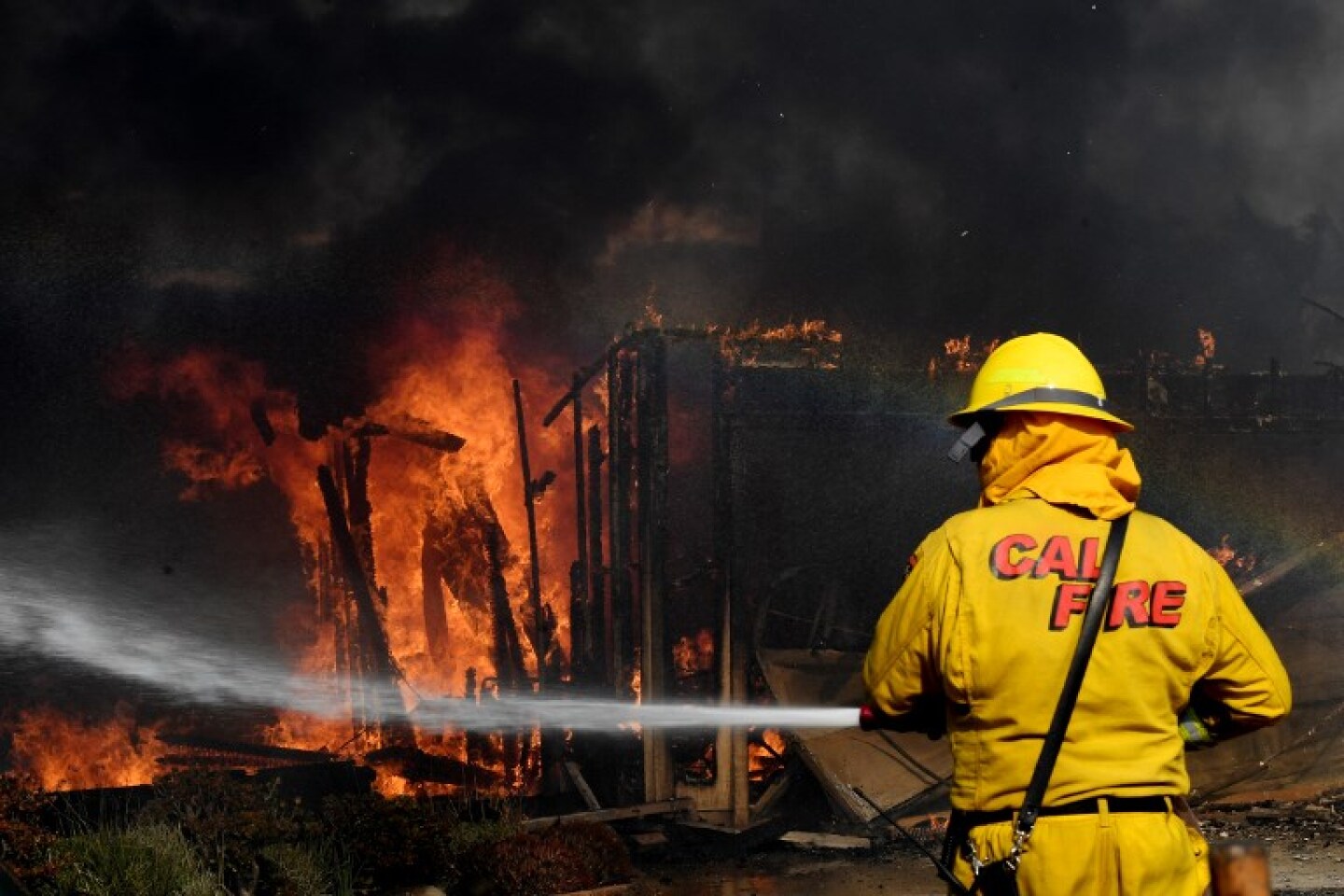 US-WEATHER-FIRES-CALIFORNIA
