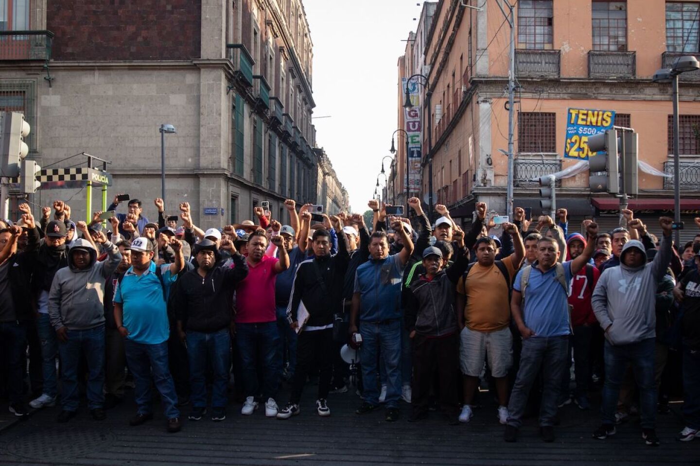 Bloqueo de maestros de la CNTE en Palacio Nacional.
