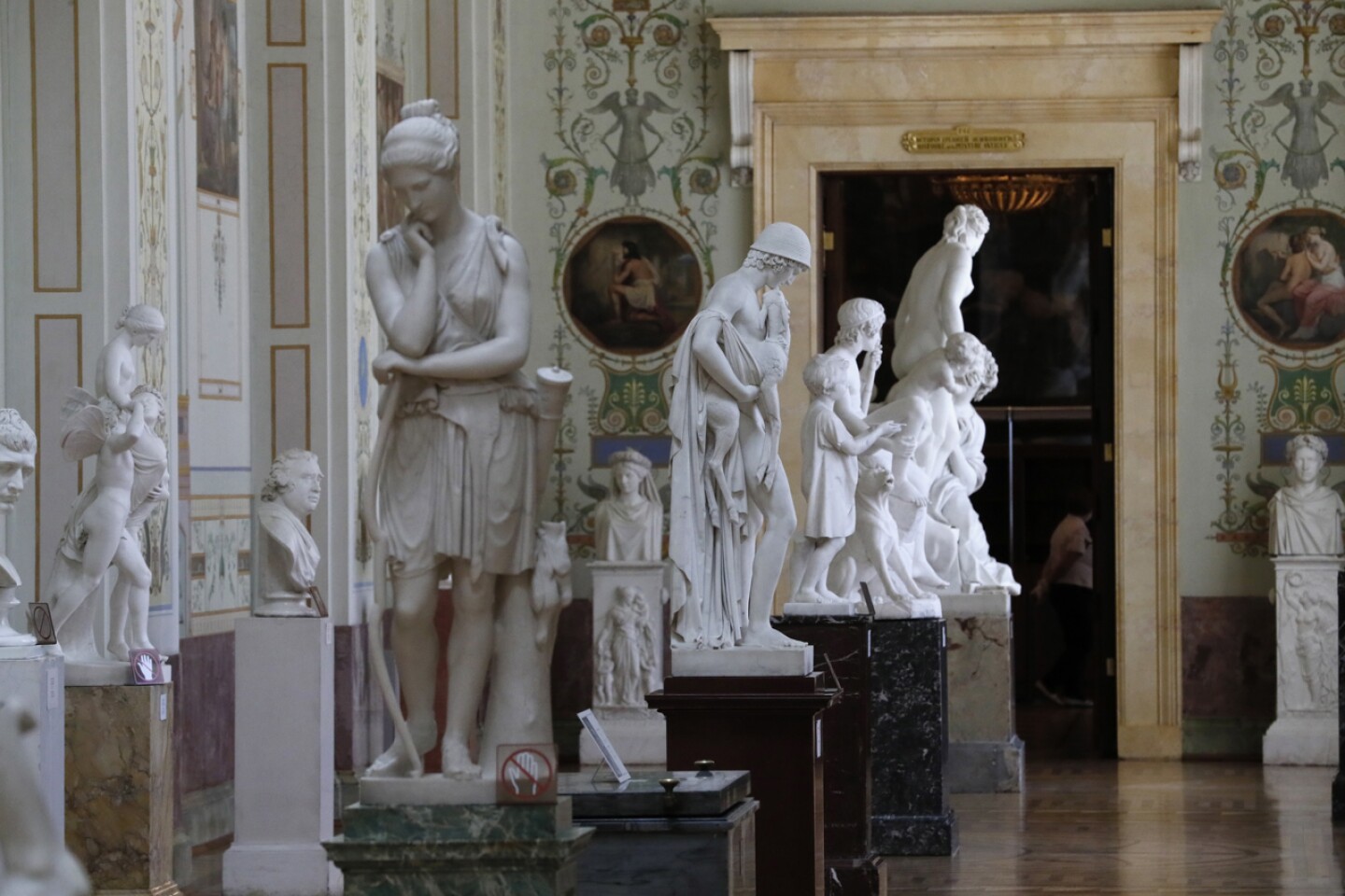 El Hermitage renuncia a hacer exposiciones en EEUU y Europa durante un año