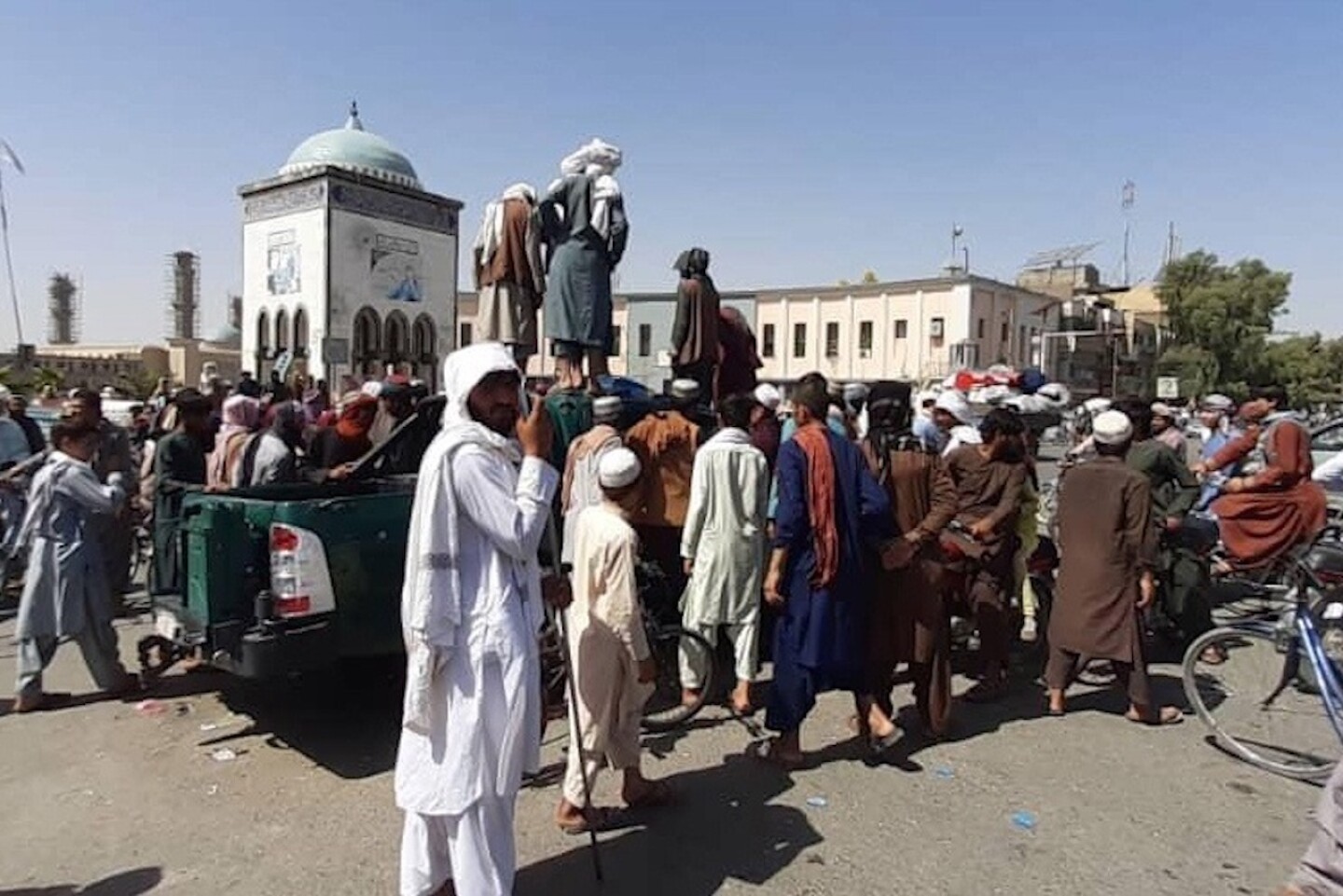 Los talibanes toman 15 capitales tras caer Kandahar, Lashkargah y Firozkoh