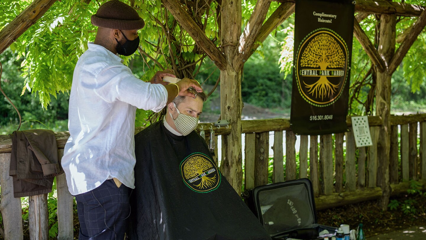 US-HEALTH-VIRUS-LIFESTYLE-HAIR