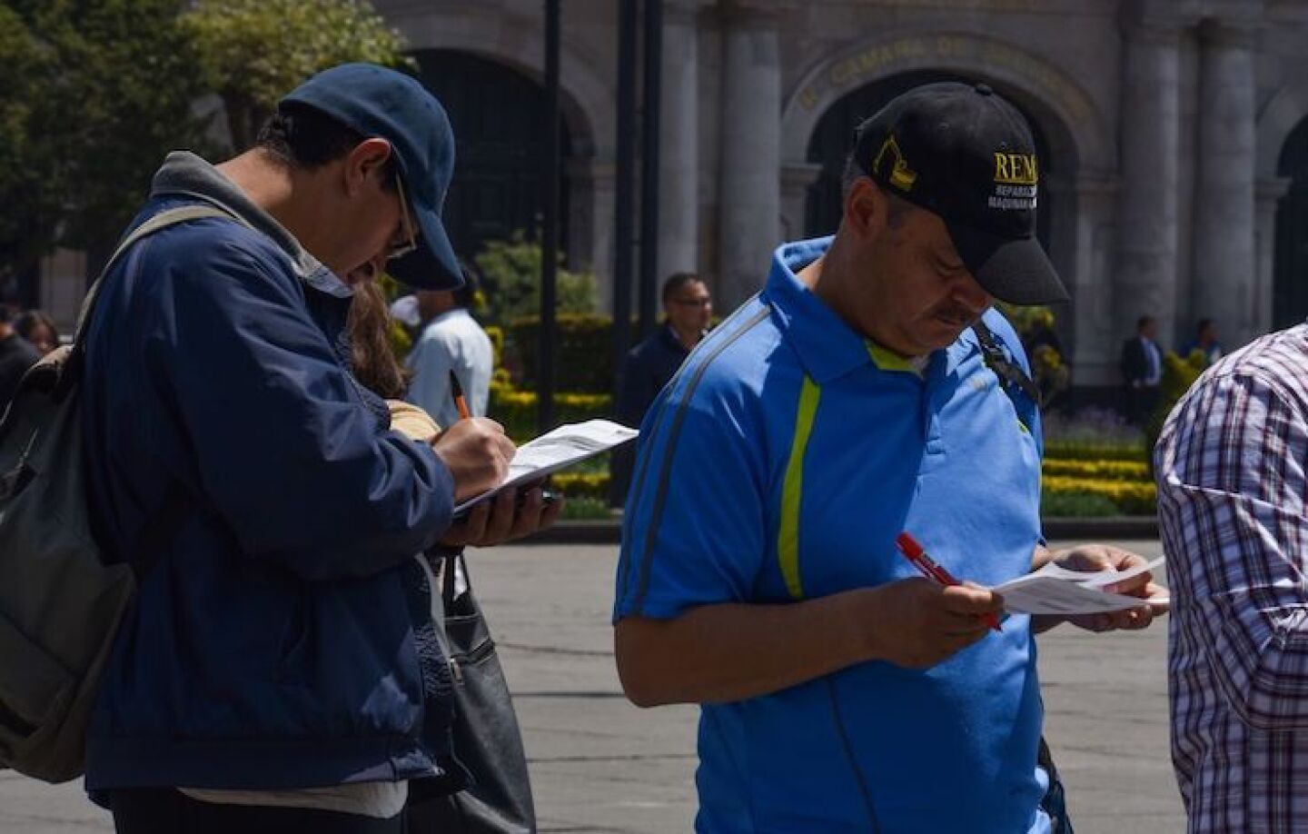 En la Plaza de los Mártires se llevó a cabo la Primer Feria del Empleo Metropolitana.