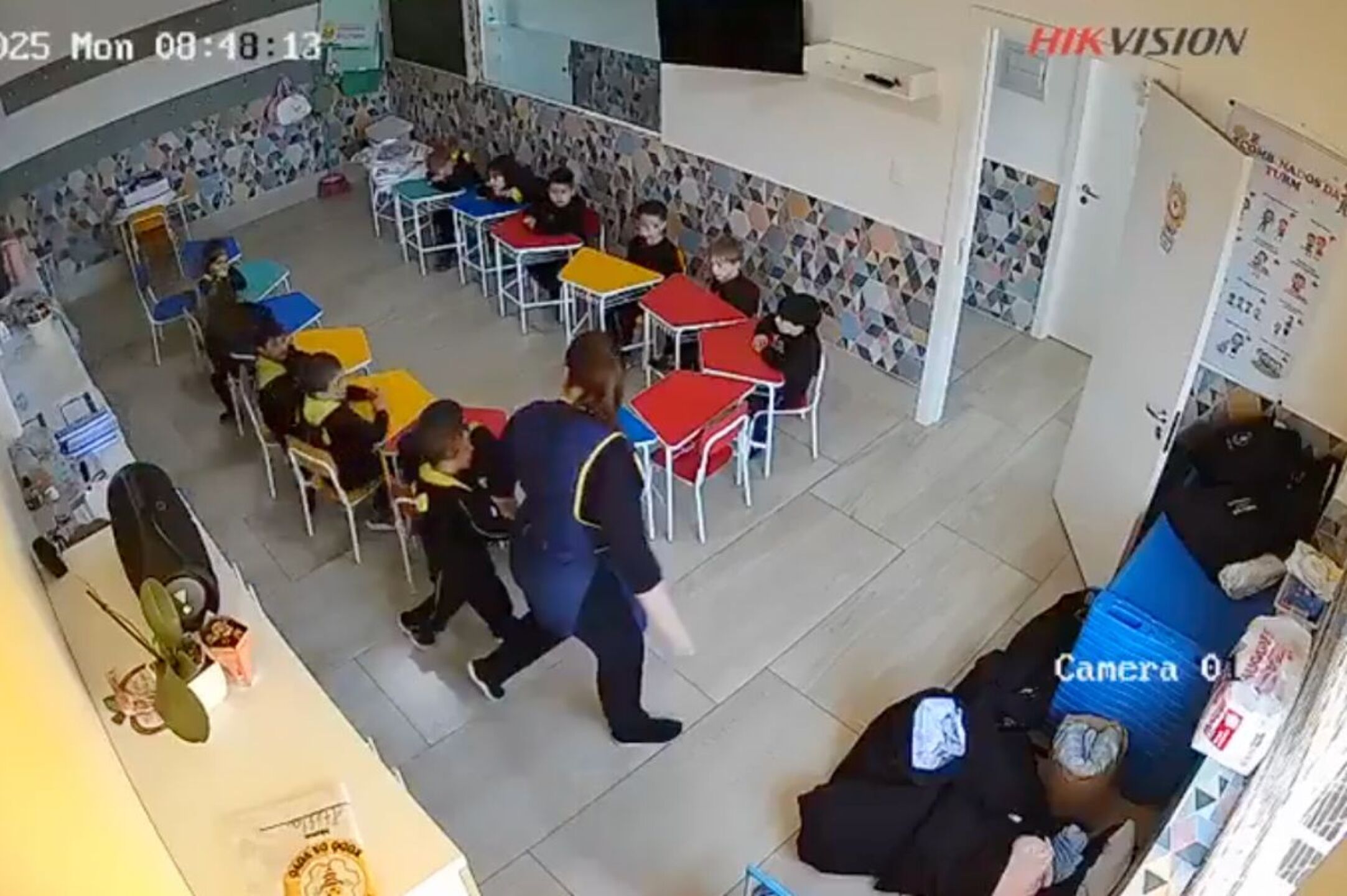video-muestra-brutal-agresion-de-profesora-a-menor-en-jardin-de-infantes-de-caxias-do-sul-en-brasil