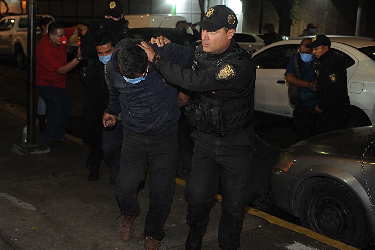 Varios taladores de árboles clandestinos fueron detenidos mediante un operativo implementado por la SSC de la CDMX en la alcaldía de Tlalpan. Un talador resulto lesionados en el enfrentamiento que se dio con la policía.