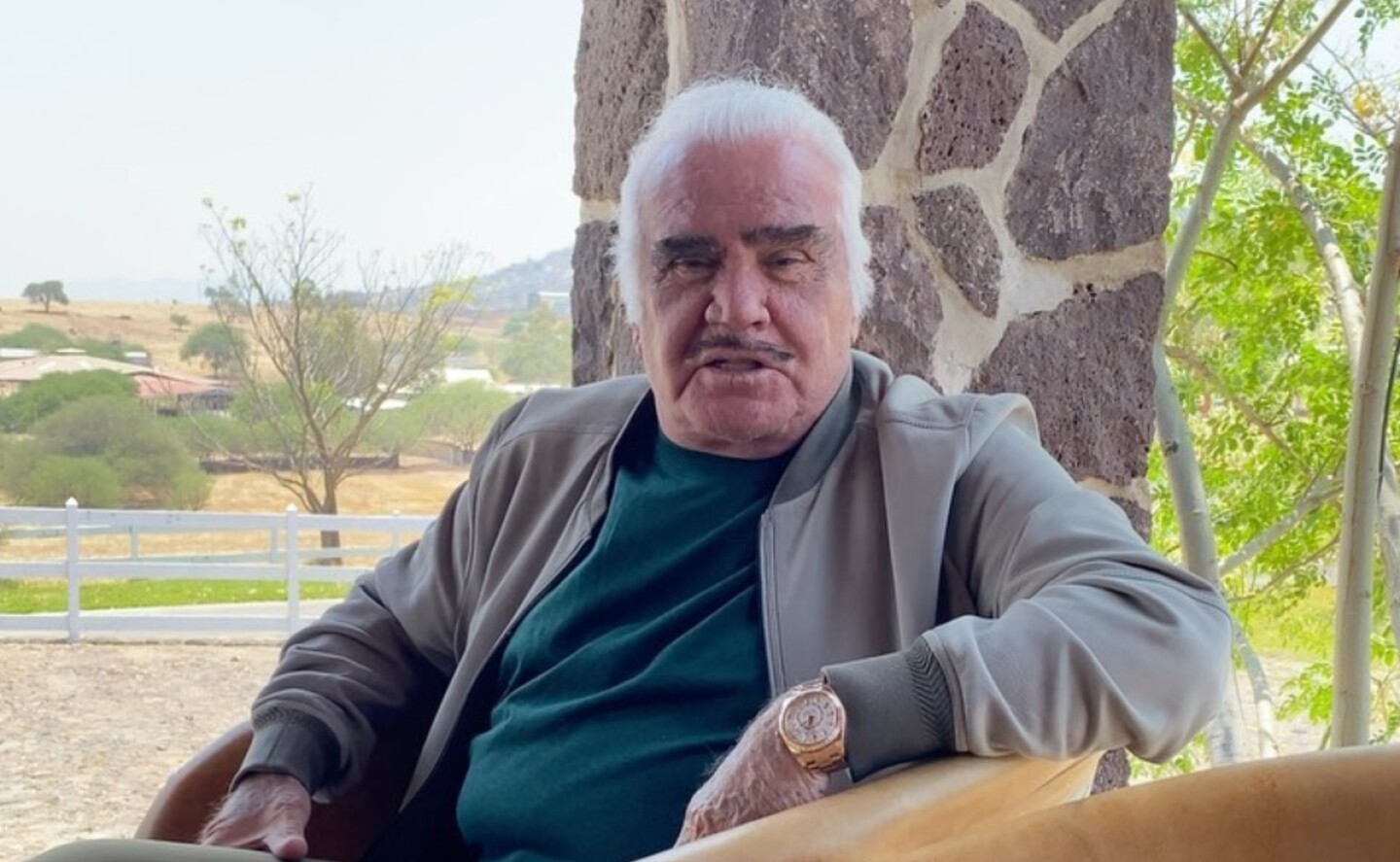 vicente_fernandez_cantante_idolo_mexico_charro_de_huentitan