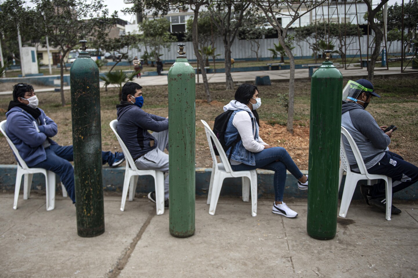 Ante pandemia trabajadores de Perú retiran fondos de pensiones