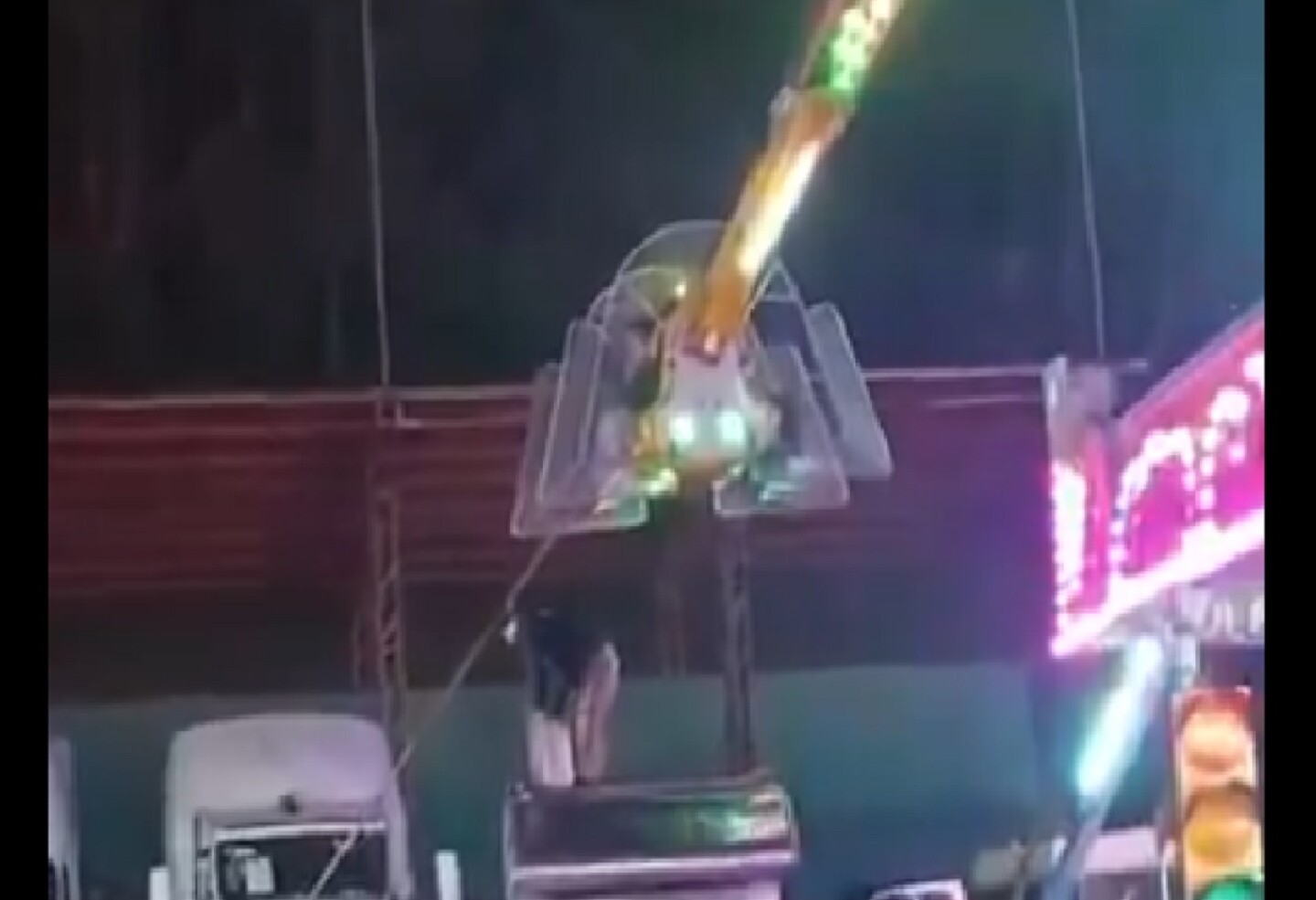 Juego mecánico en la Feria de la Manzana de Zacatlán.jpg